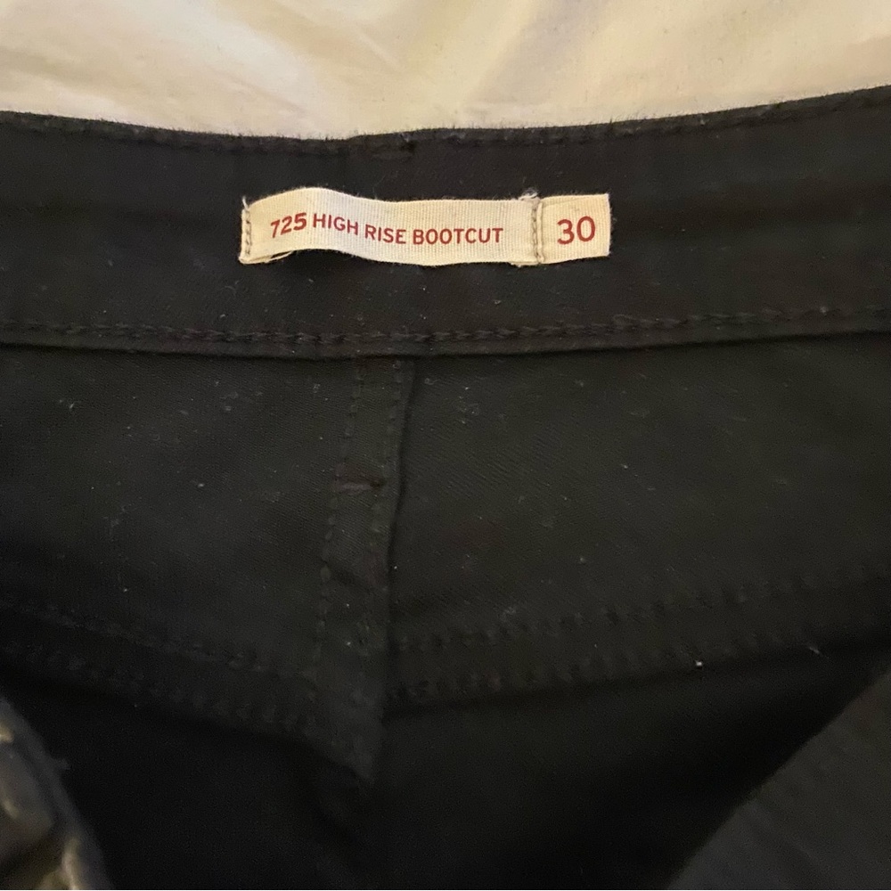 Levi’s 725 High Rise Bootcut Jeans - Picture 6 of 9